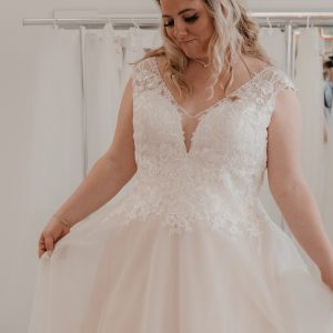 Curvy Brautkleid