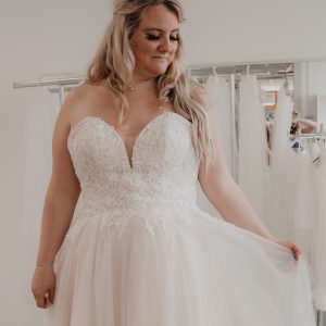 Curvy Brautkleid