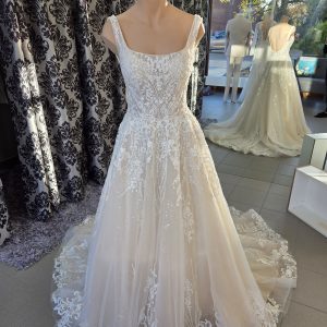 Brautkleid mit viel Spitze und Glitzer 2026 Kollektion