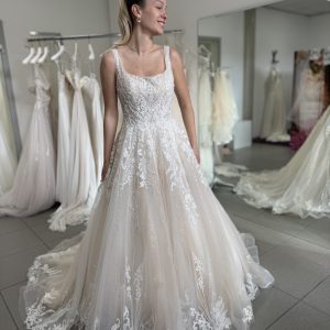 Brautkleid mit viel Spitze und Glitzer 2026 Kollektion